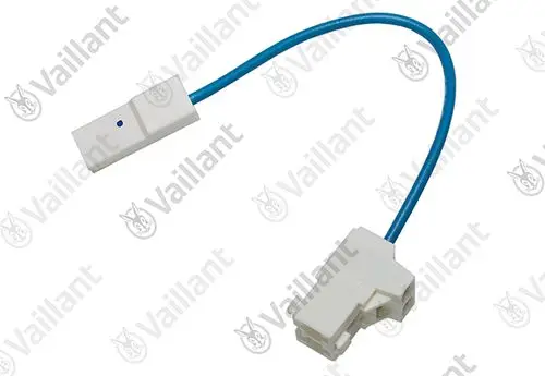 Vaillant Kabelbaum mit zwei Anschlusssteckern, verbunden durch ein blaues Kabel. Die Stecker sind in weißer Kunststoffausführung.